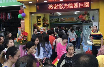 火爆場面，招牌原味蛋糕開業(yè)當日突破2000份?。≈挥袇R巨園才能刺激你的味蕾！